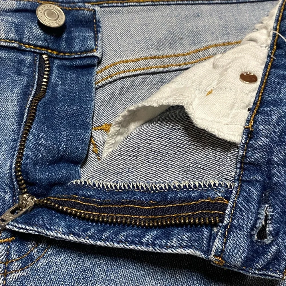 Gap 5” Jean Shorts Women’s 30 Distressed Casual Denim Cut Offs Raw Hem